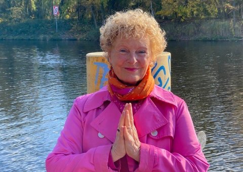 NEUE WEGE Yogalehrerin Anna Trökes