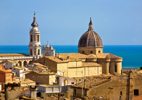 Die nahe gelegene Stadt Loreto ist unbedingt einen Besuch wert!