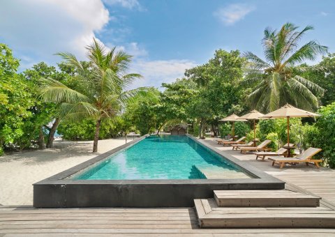 Das Hotel ist mit einem großen Meerwasserpool ausgestattet