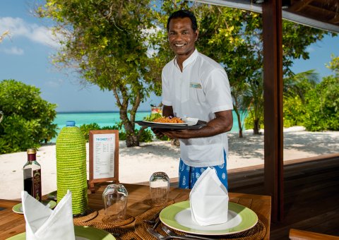 Das Essen kann direkt am Strand genossen werden