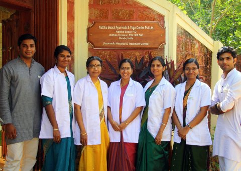 Ein Teil des Teams aus dem Nattika Beach Resort 