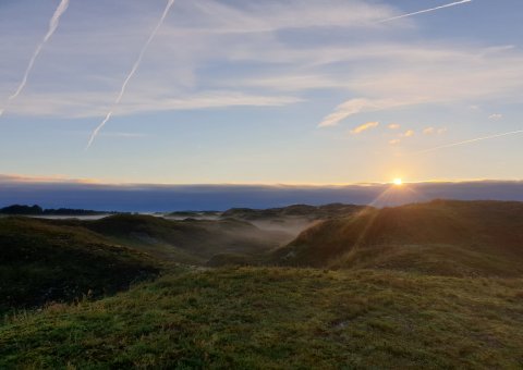 Genießen Sie den wunderschönen Sonnenuntergang auf Baltrum