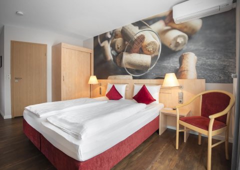 Das gemütlich eingerichtete Zimmer bietet Ihnen einen Rückzugsort zum Wohlfühlen 