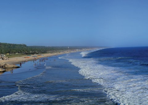 Das AyurSoma Ayurveda Royal Retreat liegt direkt am Meer