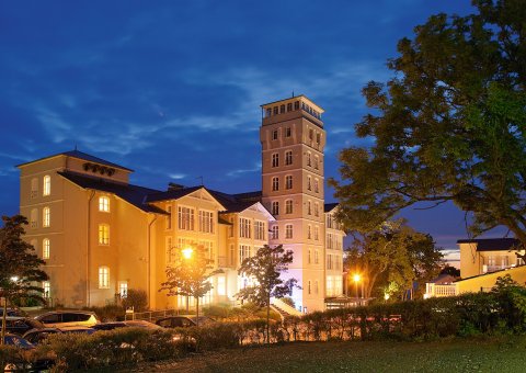 Das Vju Hotel bei Nacht