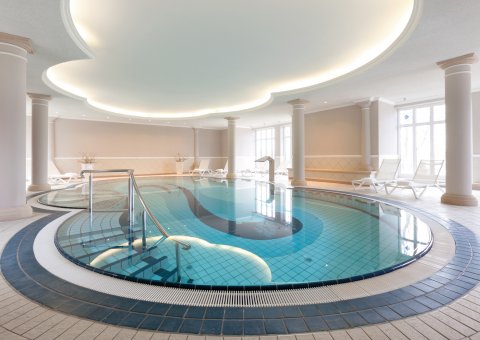 Wohltuende Schwimmeinheiten im Pool des SPA Bereiches