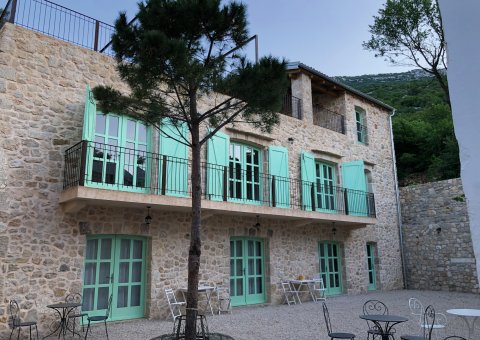 Die alten Mauern des Hotels Balatura gehaben einen ganz besonderen Charme
