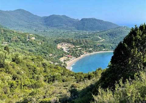 Höhenwanderung mit Blick auf die Bucht