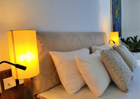 Modernes Design in den Zimmern des Hiru Om