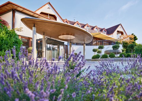 Das European Ayurveda Resort Mandira im Sommer