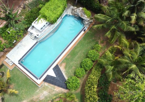 Im Hiru Om steht Ihnen auch ein Pool zur Erfrischung zu Verfügung
