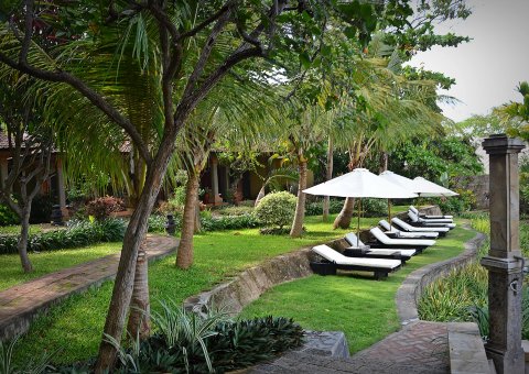 Entspannung pur finden Sie im Garten des Zen Resorts