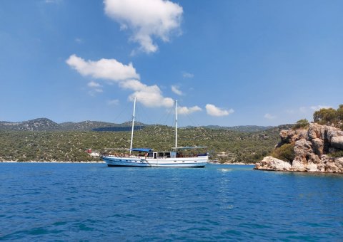 Das Segelboot für Deinen Yoga Urlaub auf dem Meer