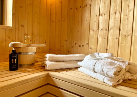 Finden Sie Entspannung in der gemütlichen Holzsauna