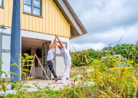 Bei schönen Wetter Yoga im Grünen üben