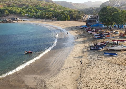 Einer der Strände auf der Insel Santiago