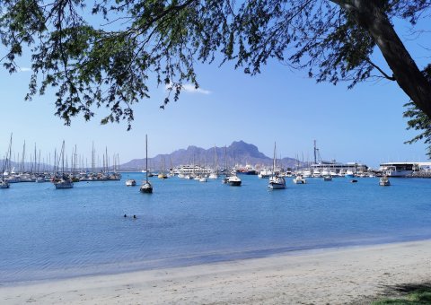 Entspannen Sie am Strand von Mindelo auf São Vicente