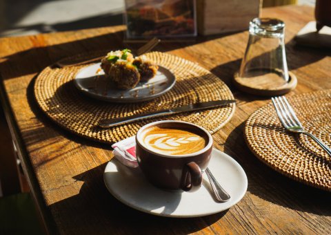 Genießen Sie Ihr Frühstück unter der balinesischen Sonne