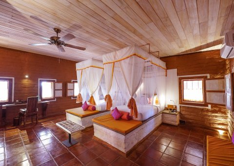 Der Deluxe Room bietet mit zwei Himmelbetten besonderen Komfort