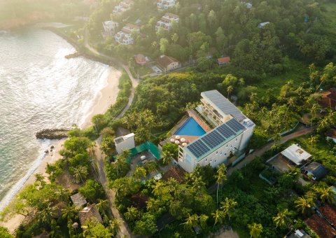 Das Ayurvie Weligama hat als Teil seiner Nachhaltigkeitsaktivitäten eine Solaranlage auf dem Dach installiert