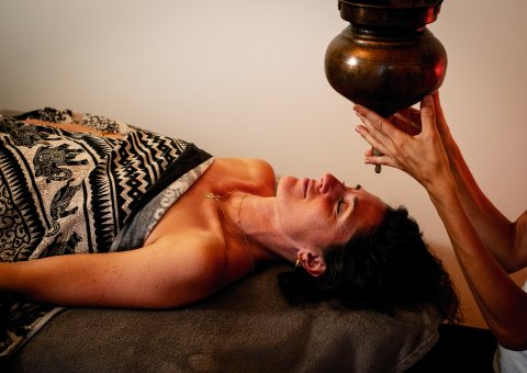 Genießen Sie die Ölbehandlungen im Casita Ayurveda