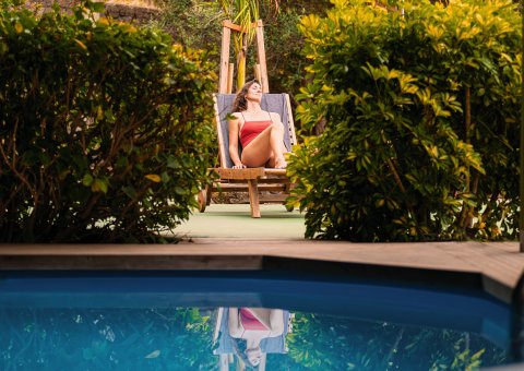 Finden Sie Ruhe und Erfrischung am Pool