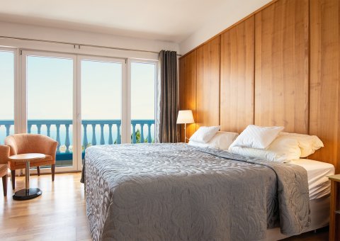 Vom Zimmer aus können Sie bis zum Meer schauen