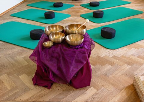 Die Ayurveda-Kur wird durch Yoga und Klang unterstützt