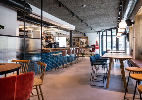 Entspannte Atmosphäre in der Hotelbar