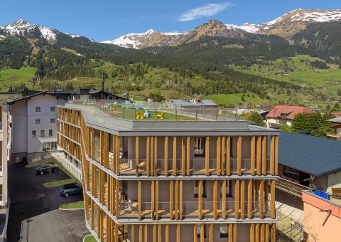 Das neu errichtete Baumhaus mit Dachterrasse