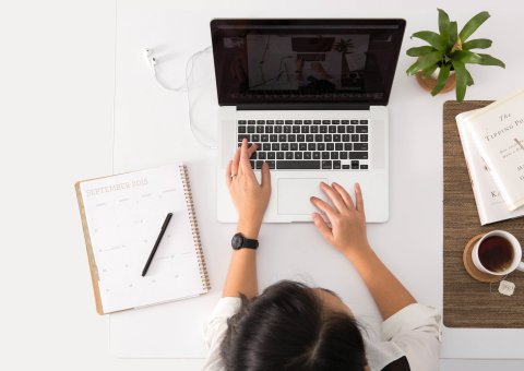 Online Kurse bequem von zu Hause anschauen