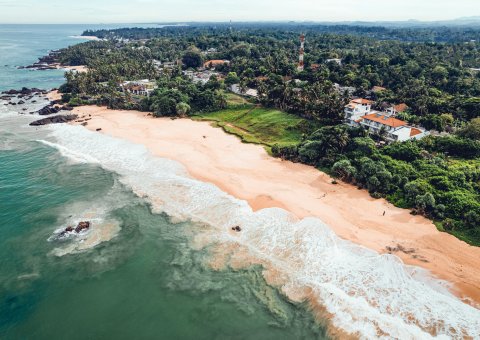 Der weite Strand direkt vor dem Taprana lädt zu langen Spaziergängen ein 