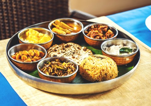 Probieren Sie die Köstlichkeiten im Sitaram Mountain Retreat