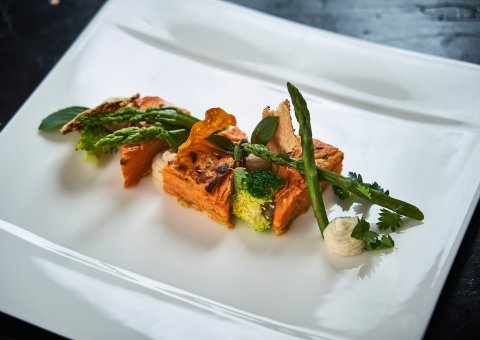Probieren Sie die regionalen Köstlichkeiten im Mandira Restaurant