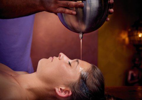 Genießen Sie heilsame ayurvedische Behandlungen