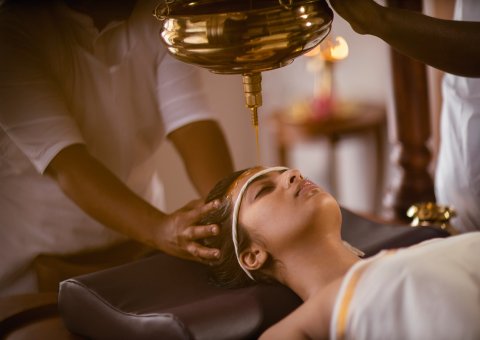 Shirodhara - der ayurvedische Stirnölguss 