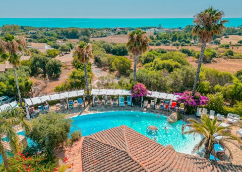 Vom Hotel Galanias schauen Sie bis zum Meer
