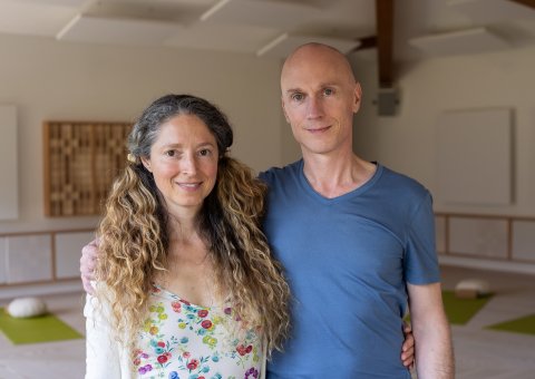 Andi und Fausta heißen Sie herzlich im Steinweiden Retreat Center willkommen