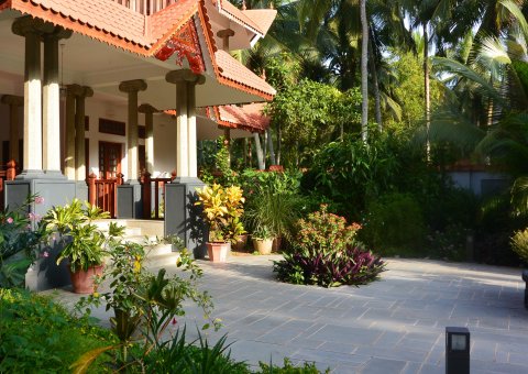Das Hauptgebäude des Ayurveda Resorts
