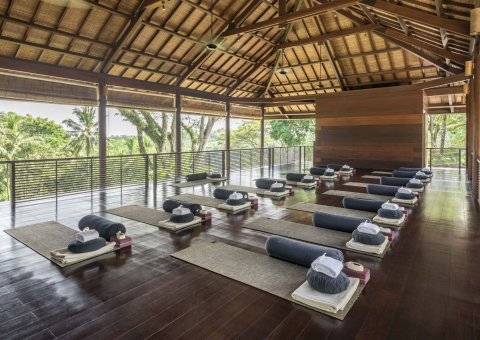 Die helle Yoga-Shala im Como Shambhala