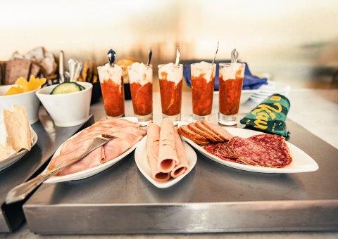 Frühstücksbuffet mit schwedischen Delikatessen