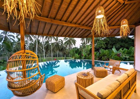 Außenbereich der der Villas im Puri Dajuma Terrace Resort