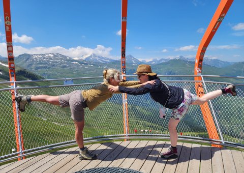 Gemeinsam Yoga üben mit traumhaften Ausblick