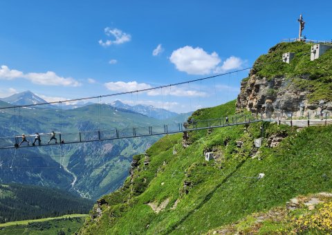 Erkunden Sie die Umgebung des Hotel BLÜ bei einer ausgiebigen Wanderung