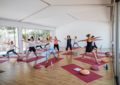 Der Yoga-Unterricht ist sowohl für Neulinge, als auch für bereits geübte Personen geeignet