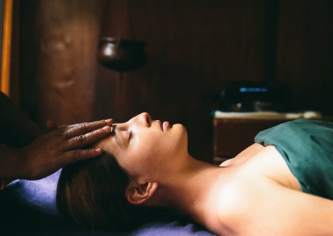 Wohltuende ayurvedische Anwendungen im Barberyn Reef