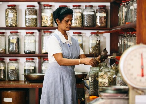 Hier wird die ayurvedische Medizin selbst hergestellt