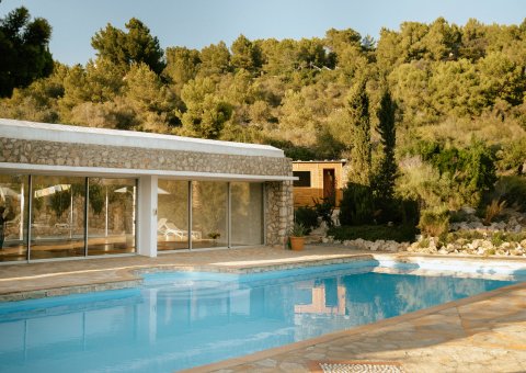 Pool und Sauna mit Blick in die Weite der Landschaft