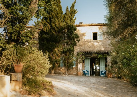 Eine über 300 Jahre alte Finca, die mitten im Grünen liegt!
