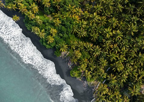 Das Resort liegt an einem traumhaften Strand im Westen Balis